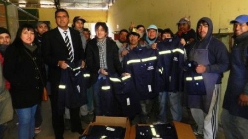 Changarines del Mercado de Abasto recibieron uniformes