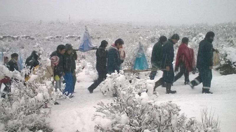 Peregrinaron en la nieve con la imagen del Virgen del Valle