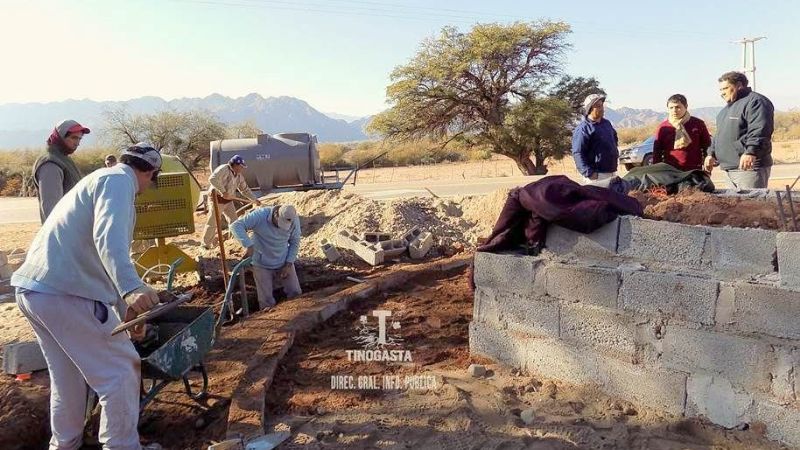 Construyen en Copacabana un monumento al Bicentenario de la Independencia