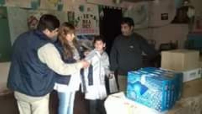 Entrega de "Aula Digital Móvil", en El Alto