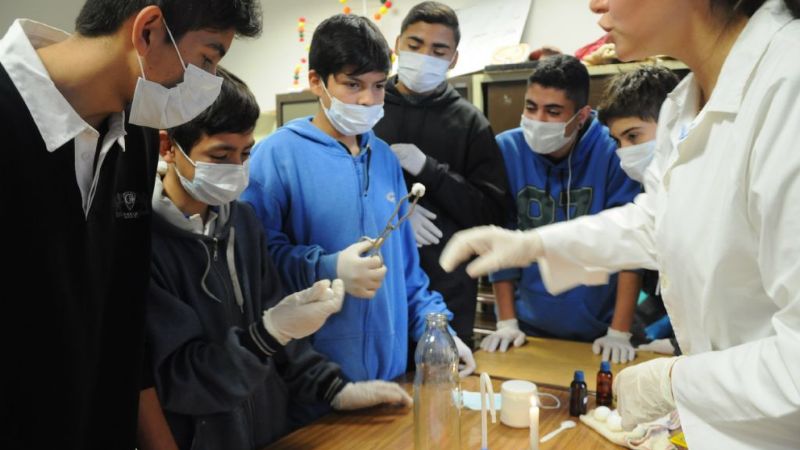 Laboratorio itinerante de la Facultad de Ciencias Exactas