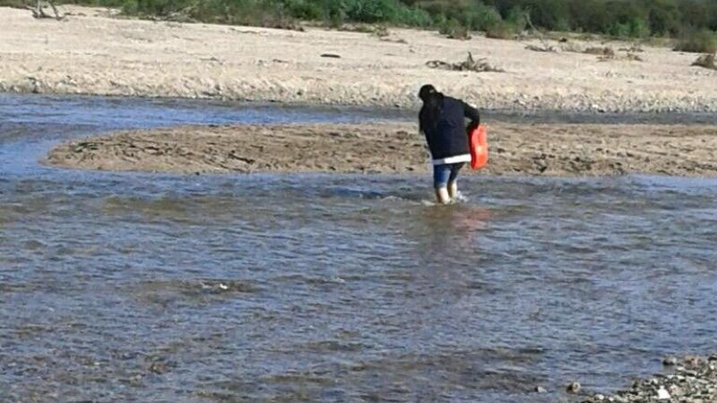 La crecida de ríos no permite que docentes y alumnos lleguen a las escuelas