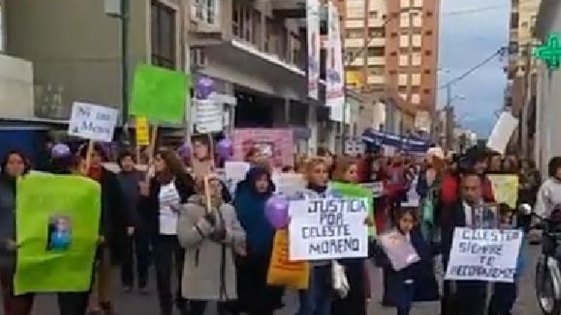 Emotiva marcha "Ni una menos"