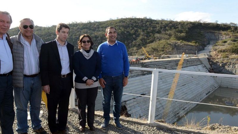 La Gobernadora visitó los diques de Las Tunas y El Bolsón