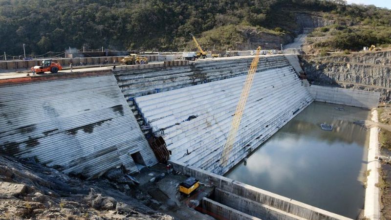 La Gobernadora visitó los diques de Las Tunas y El Bolsón