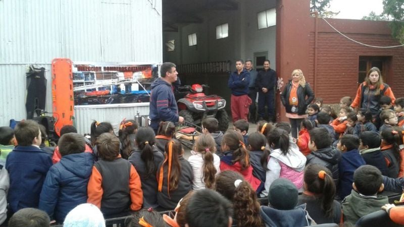 Alumnos del colegio “Guillermo Hood” visitaron la Dirección de Bomberos