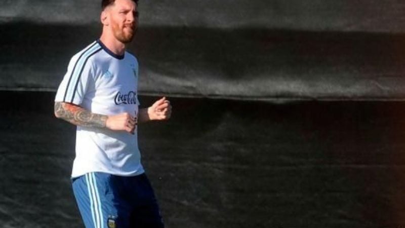 Argentina entrenó con Messi, a la espera del debut ante Chile