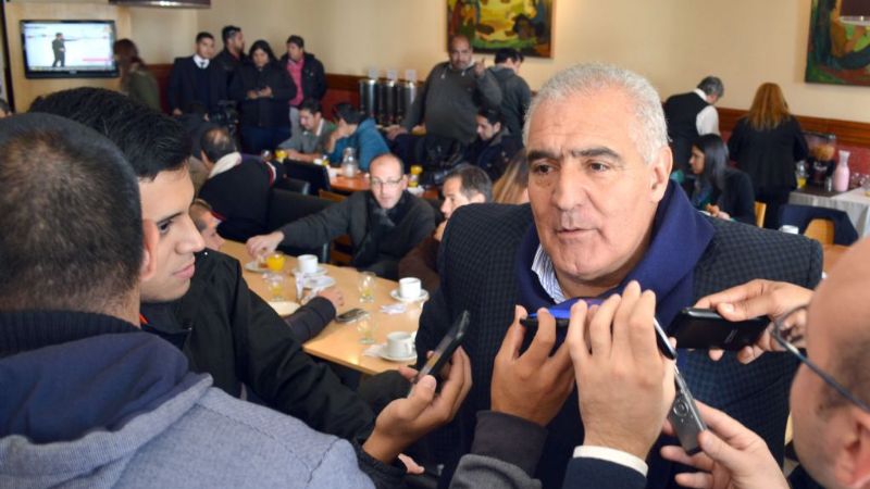 El vicegobernador brindó con los periodistas