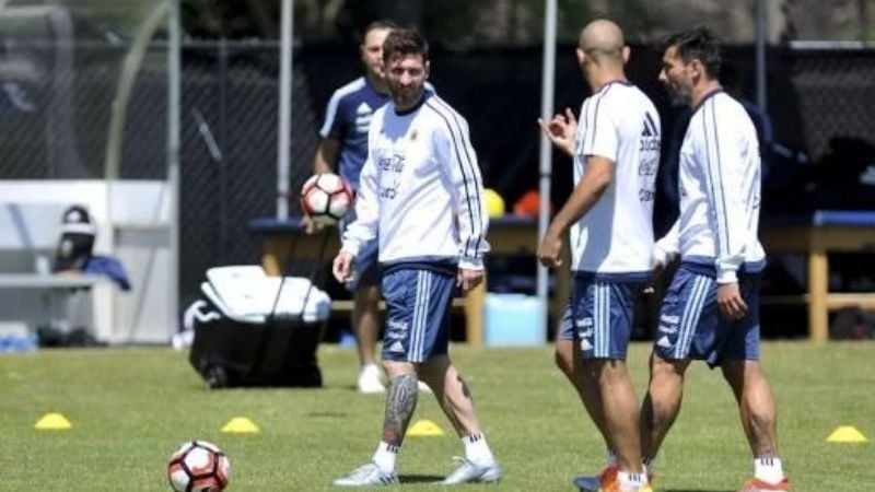 Messi trabajó con sus compañeros y podría debutar ante Panamá