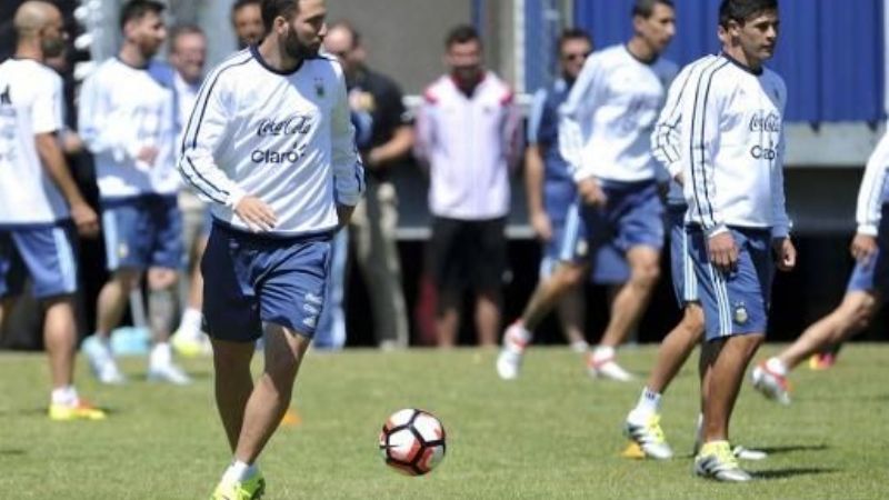 Messi trabajó con sus compañeros y podría debutar ante Panamá