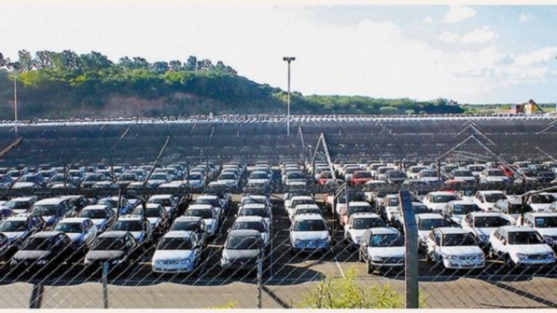 Ahora extenderían hasta fin de año el impuesto interno a los autos 0 Km