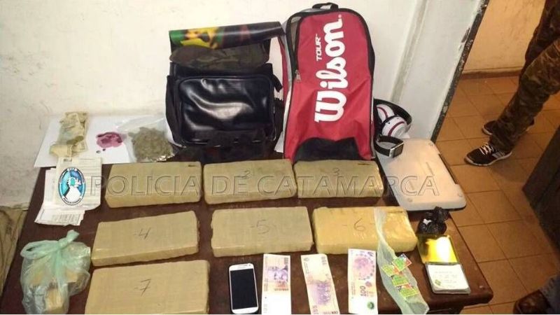 Detienen a un hombre con marihuana, cocaína y LSD en la Terminal