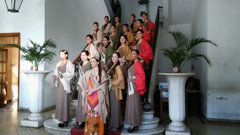 Lucía recibe a todas las candidatas a Reina del Poncho