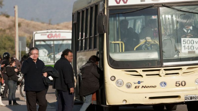 Amplían frecuencia de colectivos para la Fiesta del Poncho