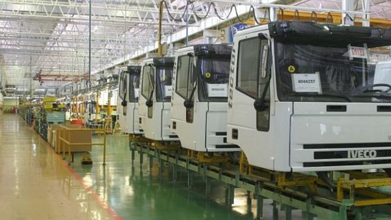 Advertencia de la UIA: "El empleo va a seguir cayendo lentamente"