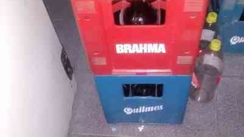 Robaron cajones cerveza y dinero de una despensa