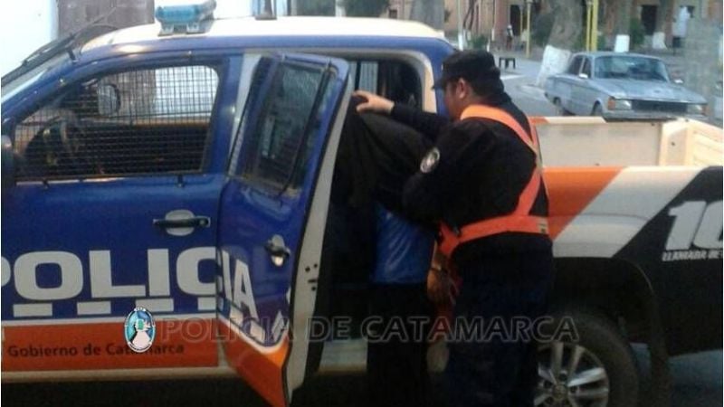 Detienen a un policía sospechado de cobrar rescate por una moto robada