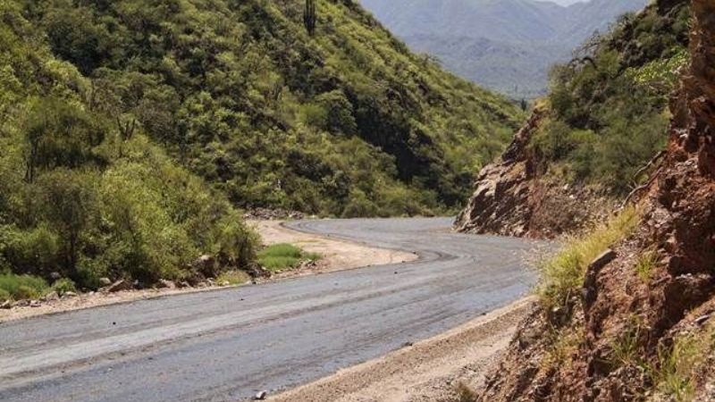Interrumpen el paso por la Quebrada de Moreira