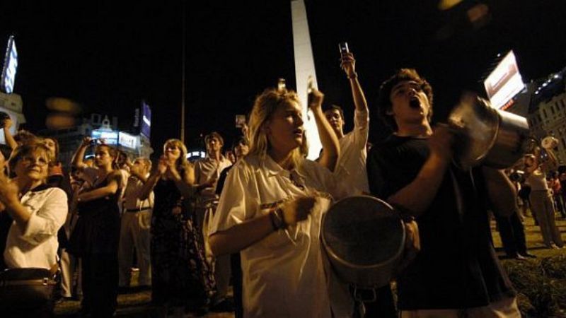 Porteños convocan a un cacerolazo en el Obelisco contra el tarifazo