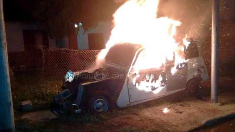 Incendiaron un auto en el barrio Eva Perón
