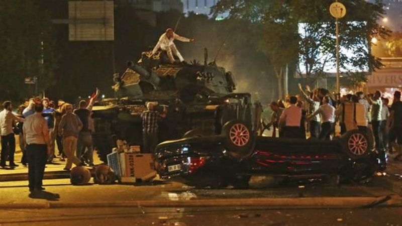 Confusión en Turquía: el golpe no tuvo éxito pero sigue el caos y hay muertos