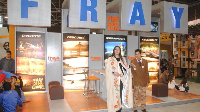 “Fray de mil colores” se muestra en el Poncho