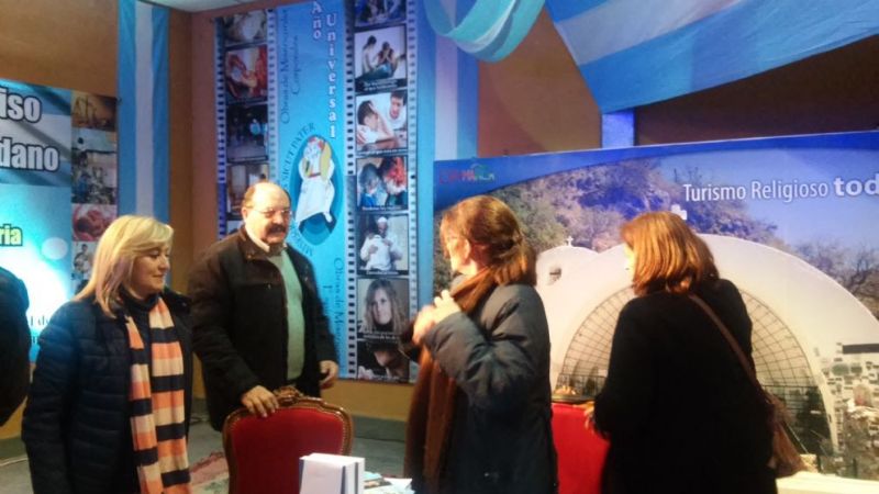 La Patrona Nacional del Turismo acompaña el desarrollo del Poncho