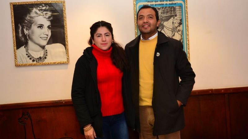 El intendente Sánchez recibió a la alumna que viajará a Colombia