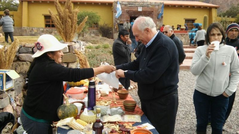 Se entregaron maquinarias para la pos cosecha de quínoa