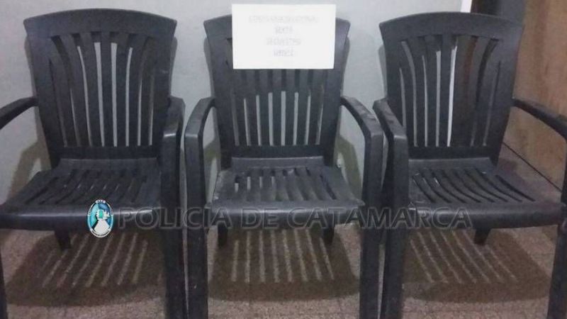 Aprehendidos por robar tres sillas