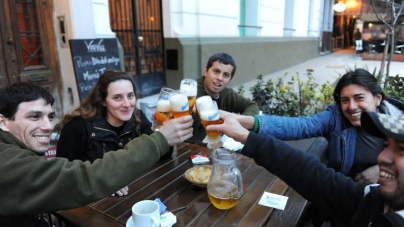 Un argentino impulsó la celebración mundial del Día del Amigo