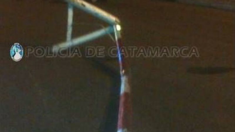 Falleció un motociclista tras chocar con una rotonda en el Predio Ferial