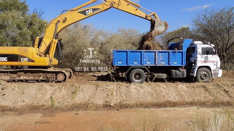 Trabajos en canales y obras en beneficio de los productores