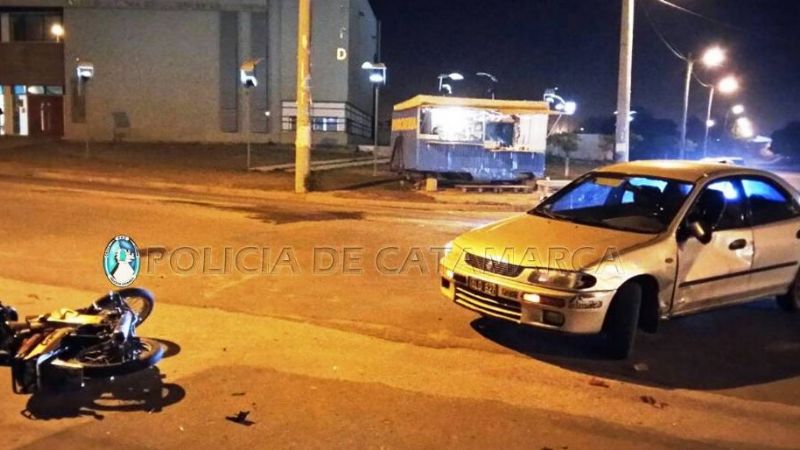 Colisionaron un automóvil y una motocicleta