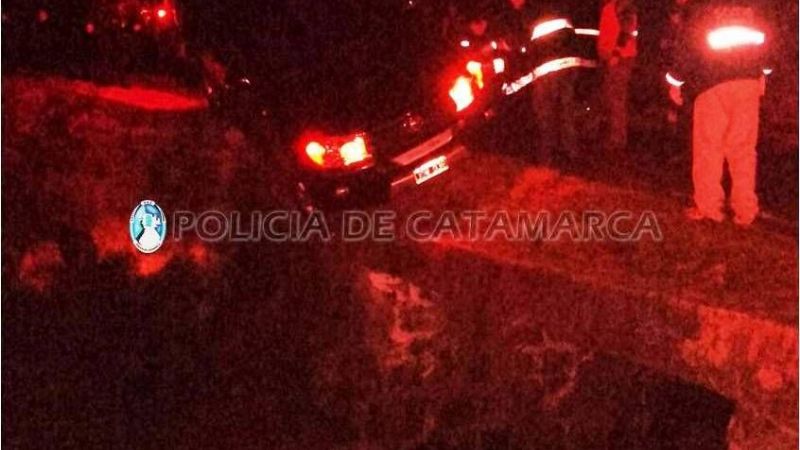 Una camioneta quedó al borde del precipicio en la Cuesta El Portezuelo