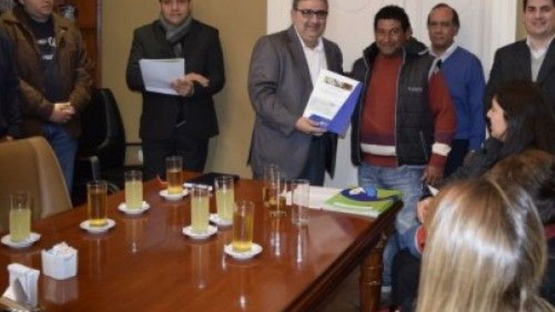 Se entregaron créditos del programa "Catamarca Hogar"