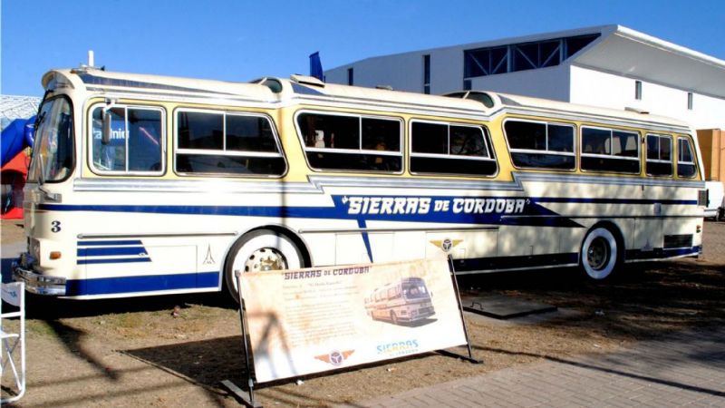 “El doble camello”, una reliquia del transporte público