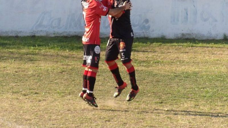Defensores venció 4-2 a “Rojito” y lidera la “A” chacarera