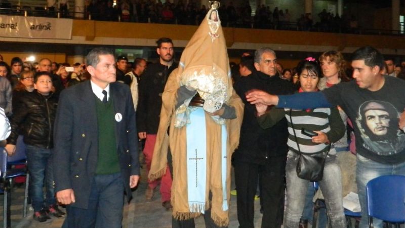 La Virgen del Valle presidió la última noche de la Fiesta Nacional del Poncho