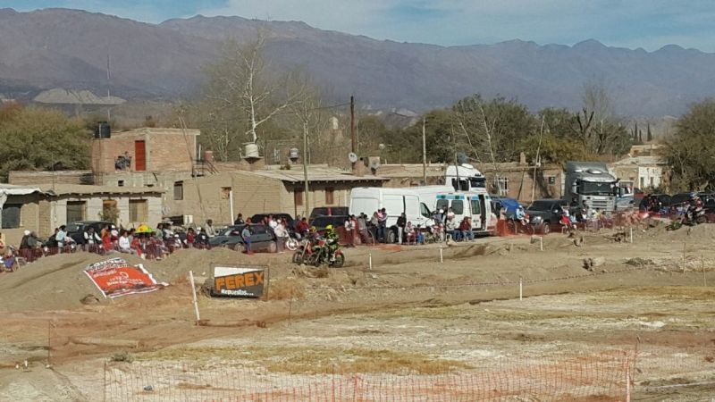 El Campeonato Regional de Enduro tuvo un acompañamiento masivo en El Tronador