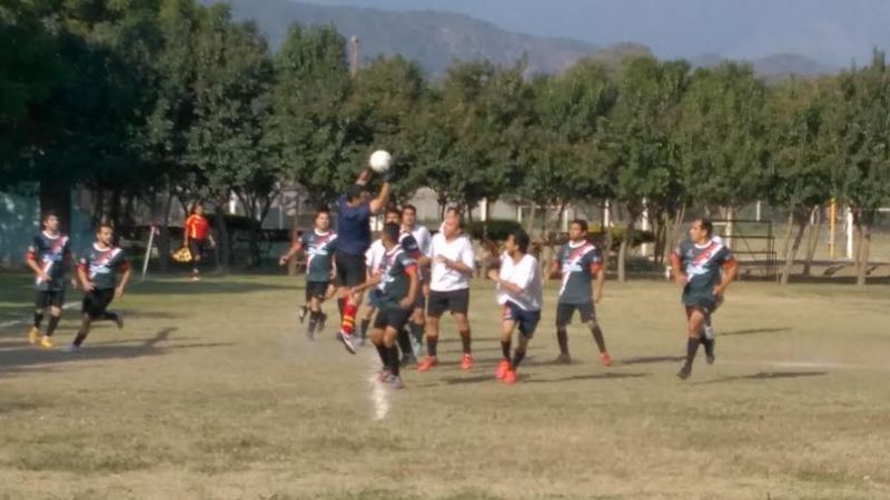 Profesores punteros de Única, al vencer 2-0 a los Médicos