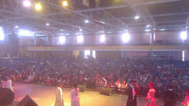 Más de un centenar de niños de El Alto se lucieron en el Ponchito