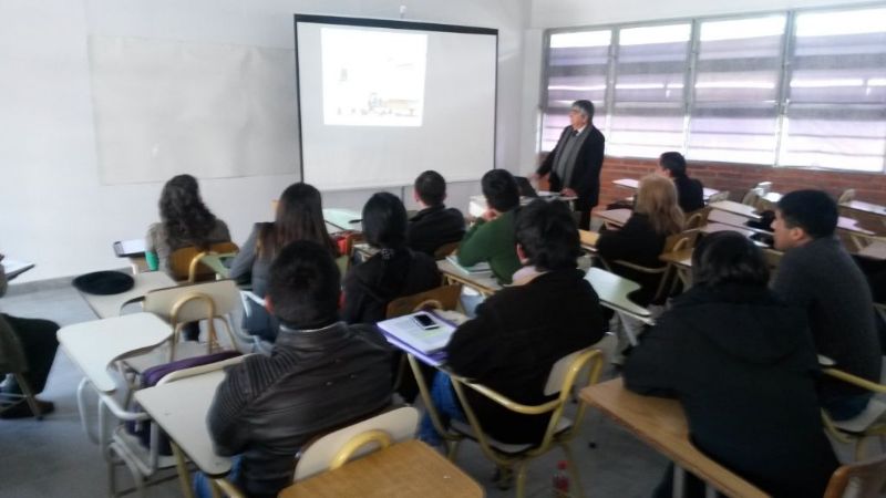 Docente de la UNCa. dictó curso de capacitación a alumnos de Jujuy
