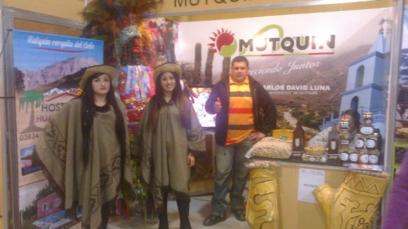 Mutquín a puro color en el Poncho