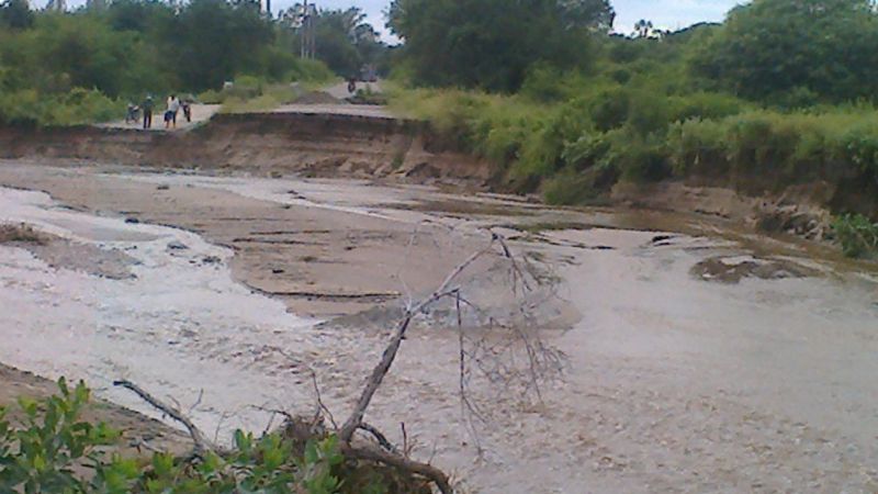 Empresa abandonó la obra del puente sobre el Río de Las Cañas