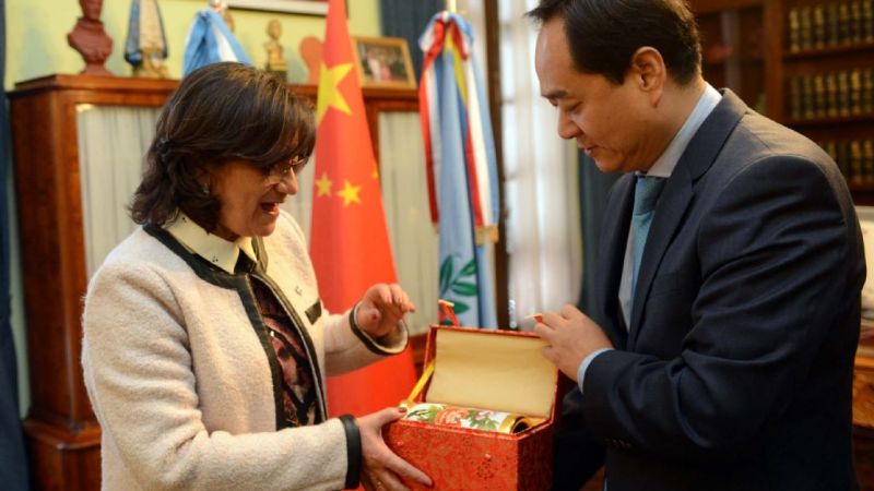 Lucía recibió al embajador chino