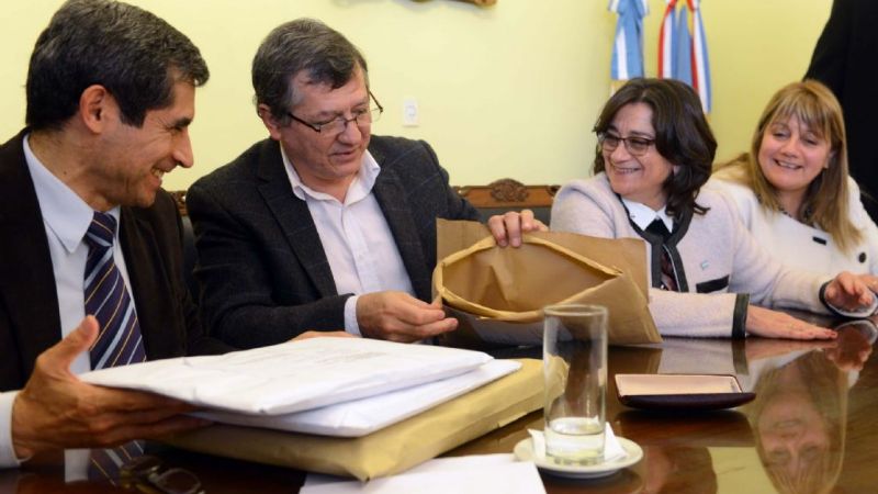 Se presentaron cinco empresas oferentes para el tomógrafo del Hospital de Niños