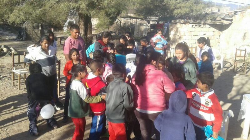 Muchas sonrisas en el barrio 25 de Agosto de Andalgalá