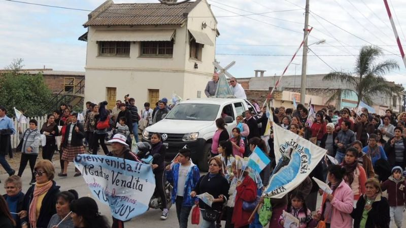Miles de devotos despidieron a la Virgen del Valle en el cierre de su visita a Güemes