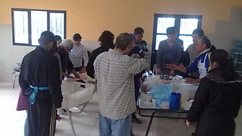 Capacitación de chacinado y embutido en El Alto